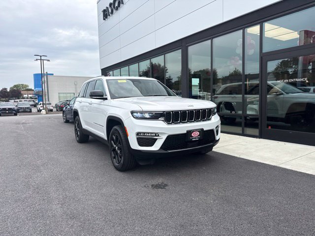 Used 2024 Jeep Grand Cherokee Limited AWD/4WD image 1