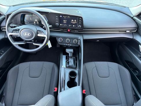 Used 2024 Hyundai Elantra SE image 22