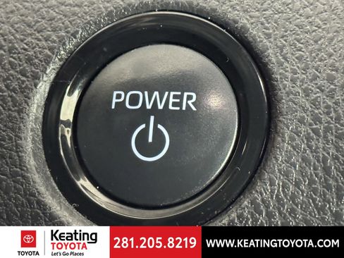 Used 2025 Toyota Camry SE image 28