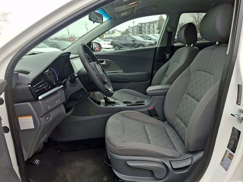 Certified 2022 Kia Niro LX image 14
