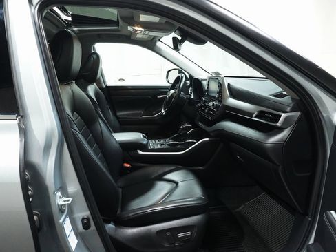 Certified 2020 Toyota Highlander XLE image 15