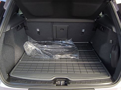 New 2026 Volvo XC40 B5 Plus w/ Protection Package Premier image 21