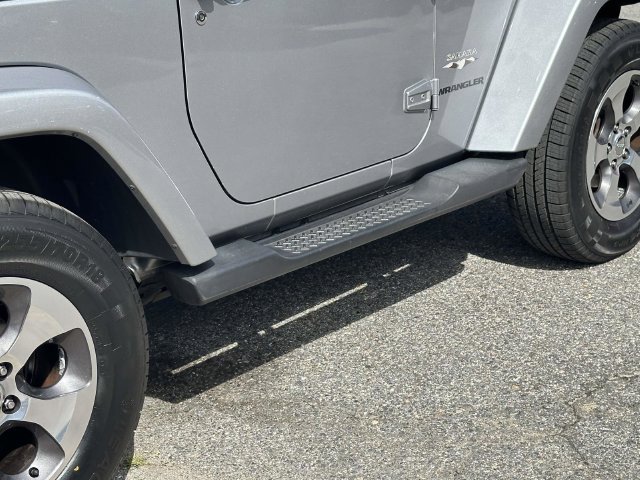Used 2017 Jeep Wrangler Sahara w/ Connectivity Group AWD/4WD image 28