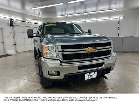 Used 2013 Chevrolet Silverado 2500 LT w/ Interior Plus Package AWD/4WD image 3