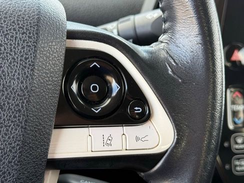 Used 2018 Toyota Prius Prime Premium image 16