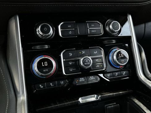 Used 2021 GMC Yukon Denali w/ Denali Ultimate Package AWD/4WD image 22