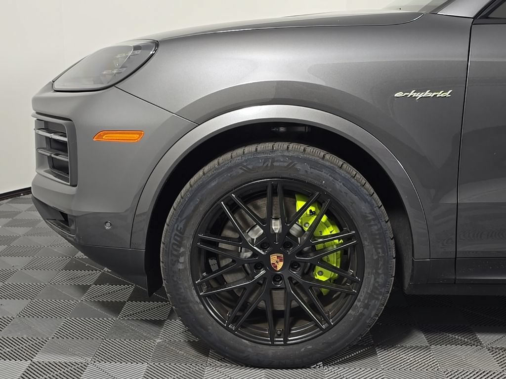 Certified 2025 Porsche Cayenne E-Hybrid Coupe AWD/4WD image 11