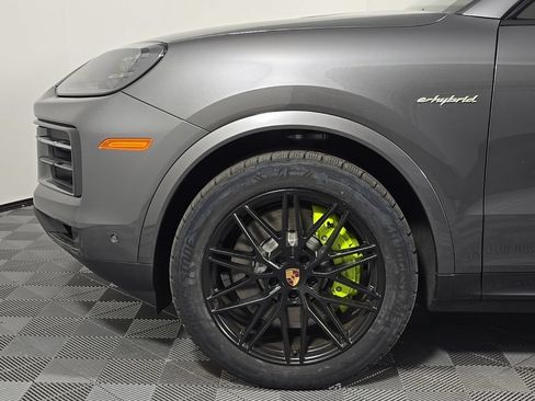 Certified 2025 Porsche Cayenne E-Hybrid Coupe AWD/4WD image 11