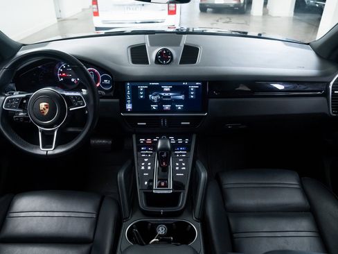 Used 2019 Porsche Cayenne Base image 9