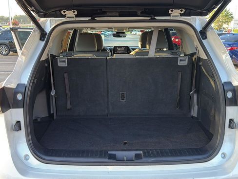 Certified 2021 Toyota Highlander XLE FWD image 35