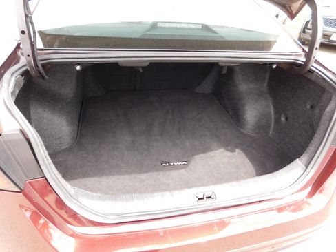 Used 2024 Nissan Altima 2.5 SV FWD image 8