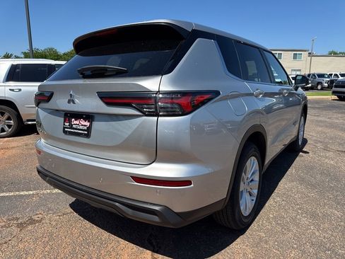 New 2026 Mitsubishi Outlander ES FWD image 4