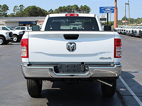 Used 2024 RAM 2500 Tradesman w/ Chrome Appearance Group AWD/4WD image 10