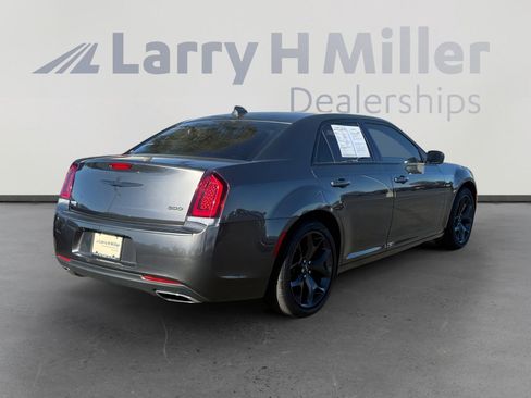 Used 2023 Chrysler 300 Touring w/ Sport Appearance Package image 7