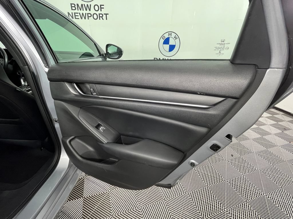 Used 2018 Honda Accord Sport image 19