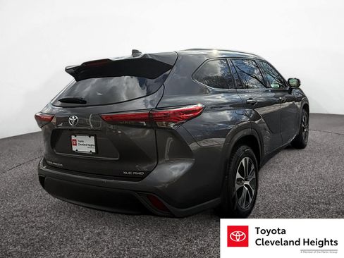 Used 2022 Toyota Highlander XLE image 5