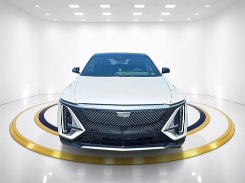 Certified 2025 Cadillac Lyriq Luxury w/ LPO, Floor Liner Package AWD/4WD image 2