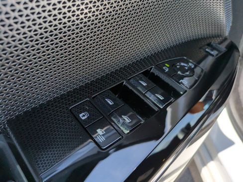 Certified 2025 BMW i7 eDrive50 w/ M Sport Package RWD image 29