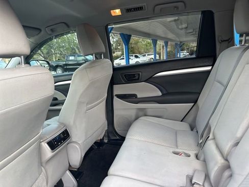 Used 2019 Toyota Highlander LE image 34