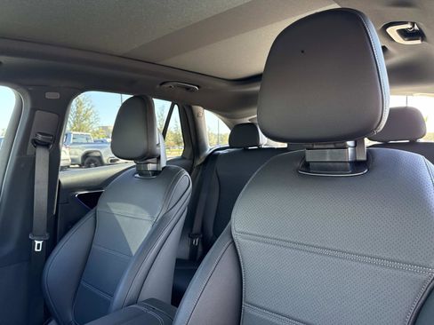 Used 2025 Mercedes-Benz GLC 300 image 23