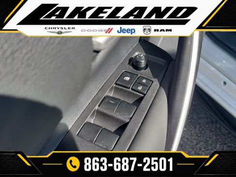 Used 2025 Toyota Corolla SE FWD image 16