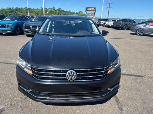 Used 2017 Volkswagen Passat 1.8T SE FWD image 2