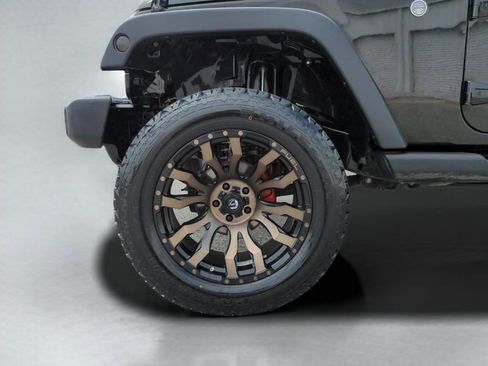 Used 2018 Jeep Wrangler Unlimited Sport AWD/4WD image 25