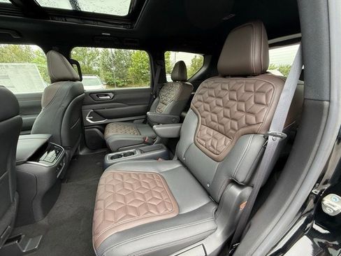 New 2025 Nissan Armada Platinum Reserve image 15