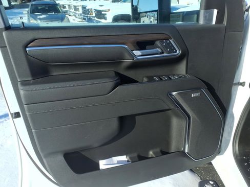 New 2025 GMC Sierra 3500 SLT w/ SLT Premium Package image 7