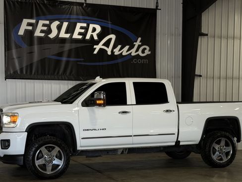 Used 2016 GMC Sierra 2500 Denali w/ Duramax Plus Package AWD/4WD image 11
