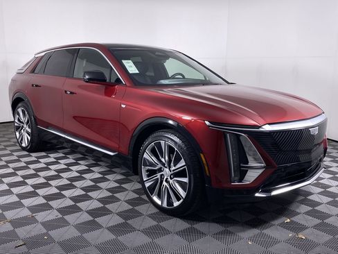 Certified 2024 Cadillac Lyriq Luxury w/ LPO, Floor Liner Package image 21