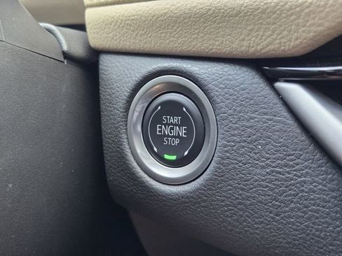 Used 2024 Cadillac XT4 Luxury w/ Cold Weather Package FWD image 23