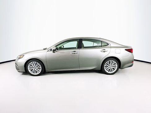 Used 2016 Lexus ES 350 w/ Luxury Package w/Wood Trim image 4