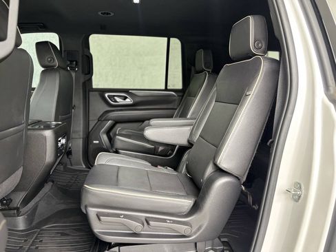 Used 2022 GMC Yukon XL SLT w/ SLT Luxury Package RWD image 25