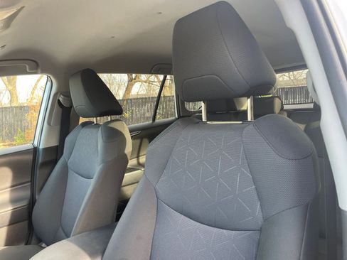 Used 2025 Toyota RAV4 XLE image 34