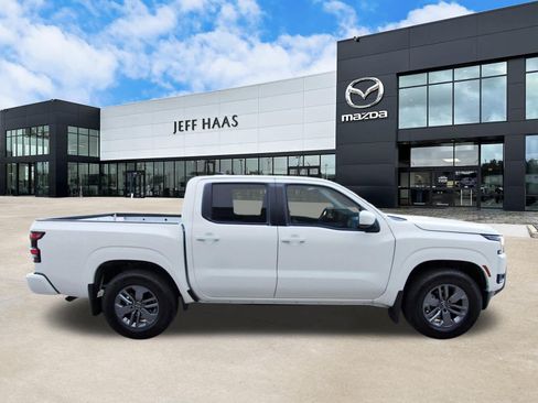 Used 2025 Nissan Frontier SV RWD image 5