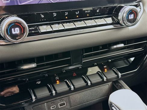 New 2026 GMC Canyon Elevation w/ Convenience Package image 16