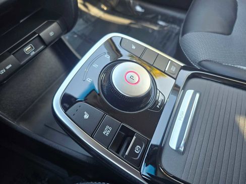 Used 2022 Kia Niro EX image 29