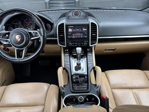 Used 2017 Porsche Cayenne image 18