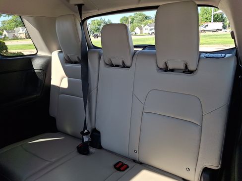 Used 2025 Nissan Pathfinder SL w/ SL Premium Package AWD/4WD image 10