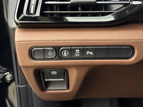 Used 2025 Acura MDX SH-AWD w/ Technology Package image 25