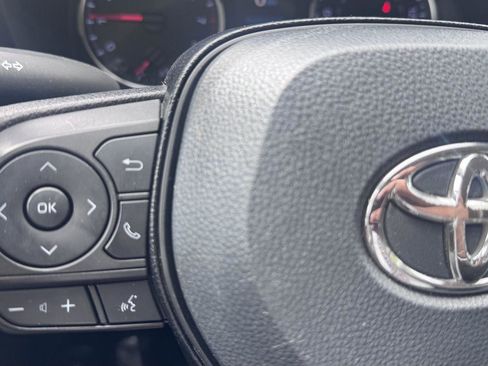 Used 2019 Toyota RAV4 LE AWD/4WD image 19