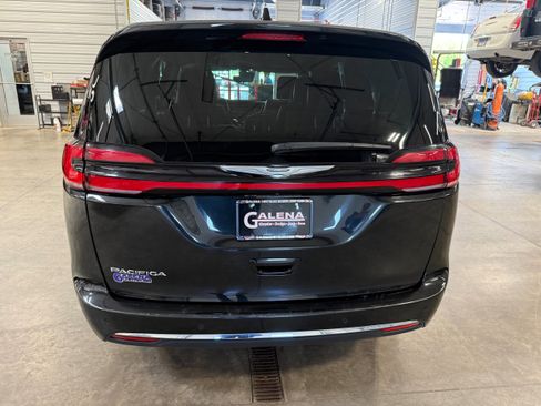 Certified 2023 Chrysler Pacifica Touring-L FWD image 23