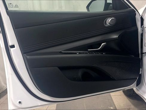 Used 2025 Hyundai Elantra SEL image 9