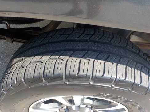 Used 2017 Toyota Tacoma TRD Sport w/ Tow Package (A/T) image 24