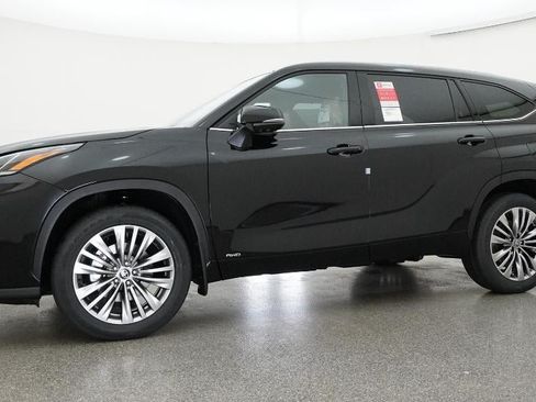 New 2026 Toyota Highlander Platinum AWD/4WD image 18