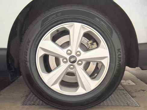 Used 2023 Ford Edge SE image 14