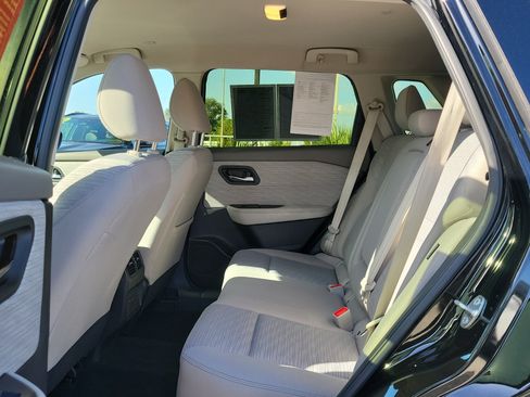 Certified 2023 Nissan Rogue SV FWD image 11