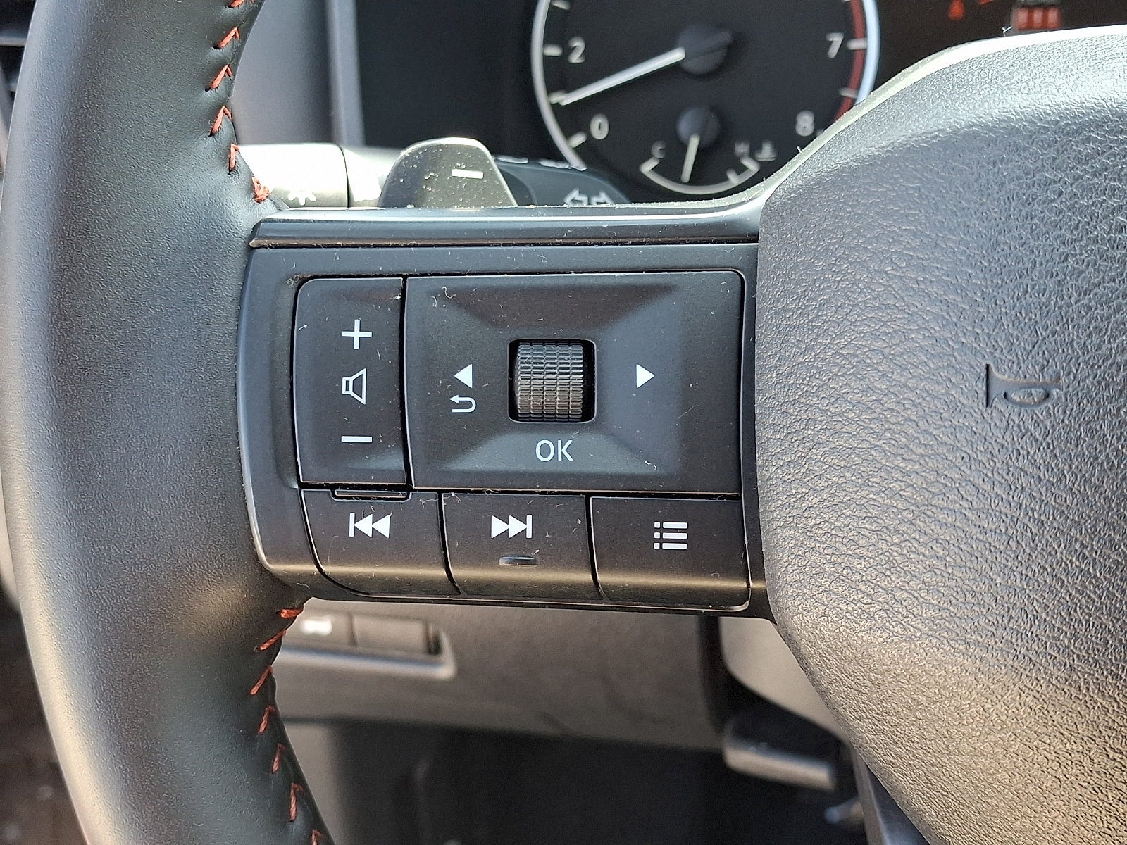 Certified 2025 Nissan Rogue SV AWD/4WD image 23