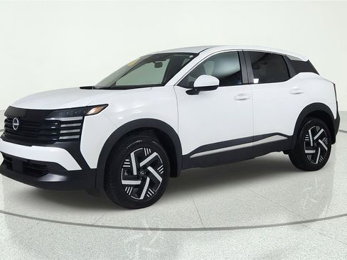 Used 2025 Nissan Kicks SV FWD image 2